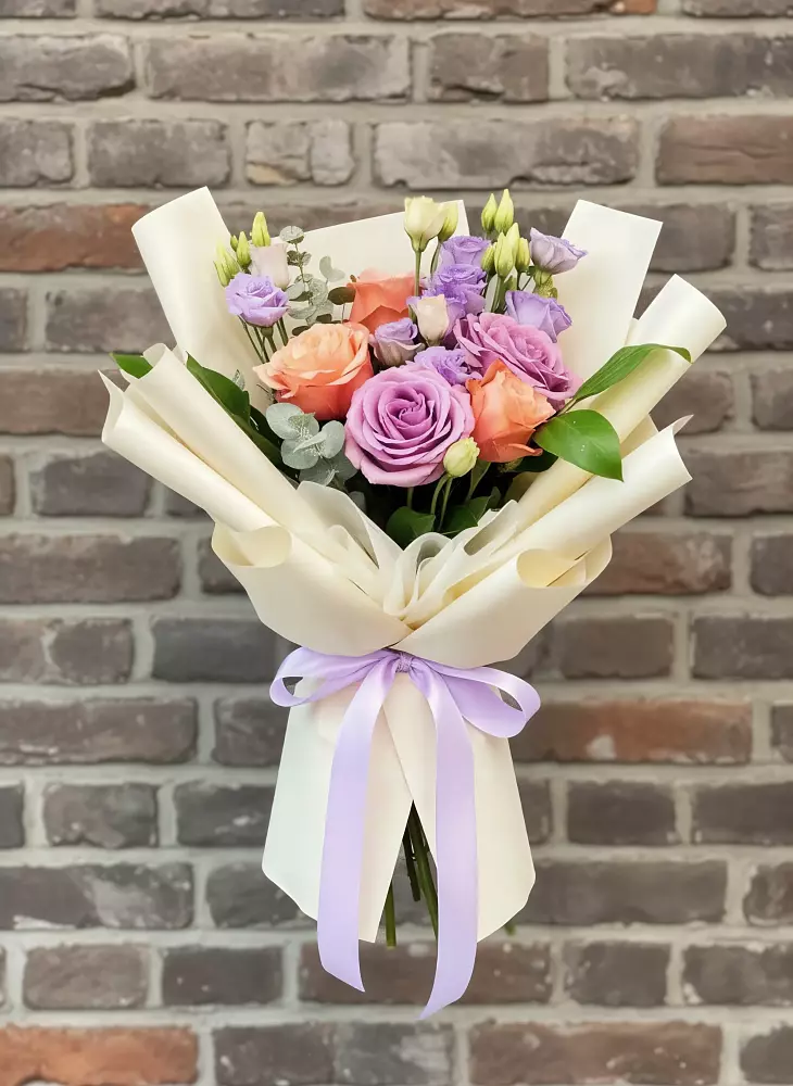 Букет цветов из: Лизиантусы и Розы в Павлова