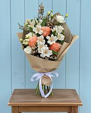 Букет цветов из:  Альстромерии, Лизиантусы, Розы и Хризантемы в Павлова