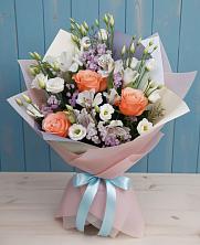 Букет цветов из:  Лизиантусы, Розы, Альстромерии и Гипсофила в Павлова