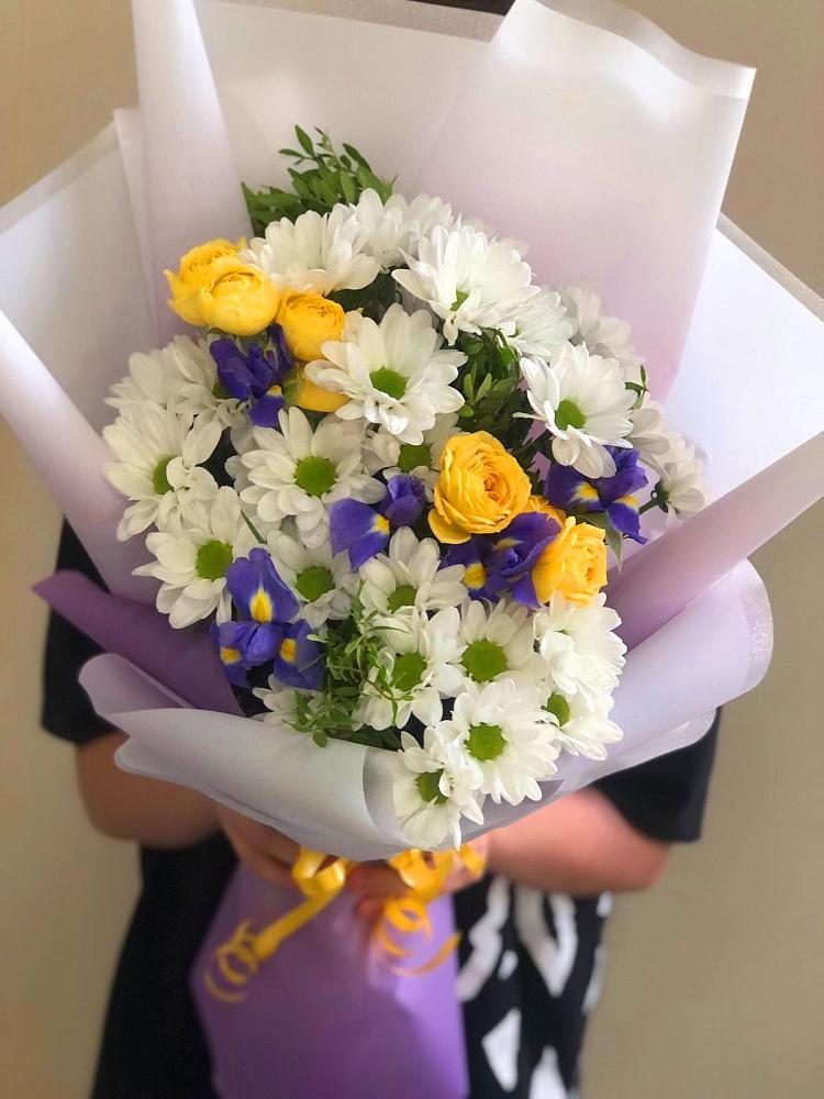Букет цветов из: Ирисы, Хризантемы и Розы в Павлова