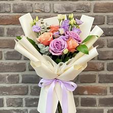 Букет цветов из:  Лизиантусы и Розы в Павлова