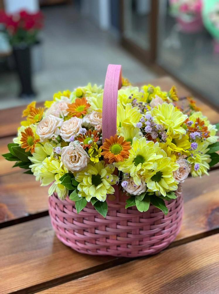 Цветочная композиция из Хризантемы и Розы в корзине в Павлова