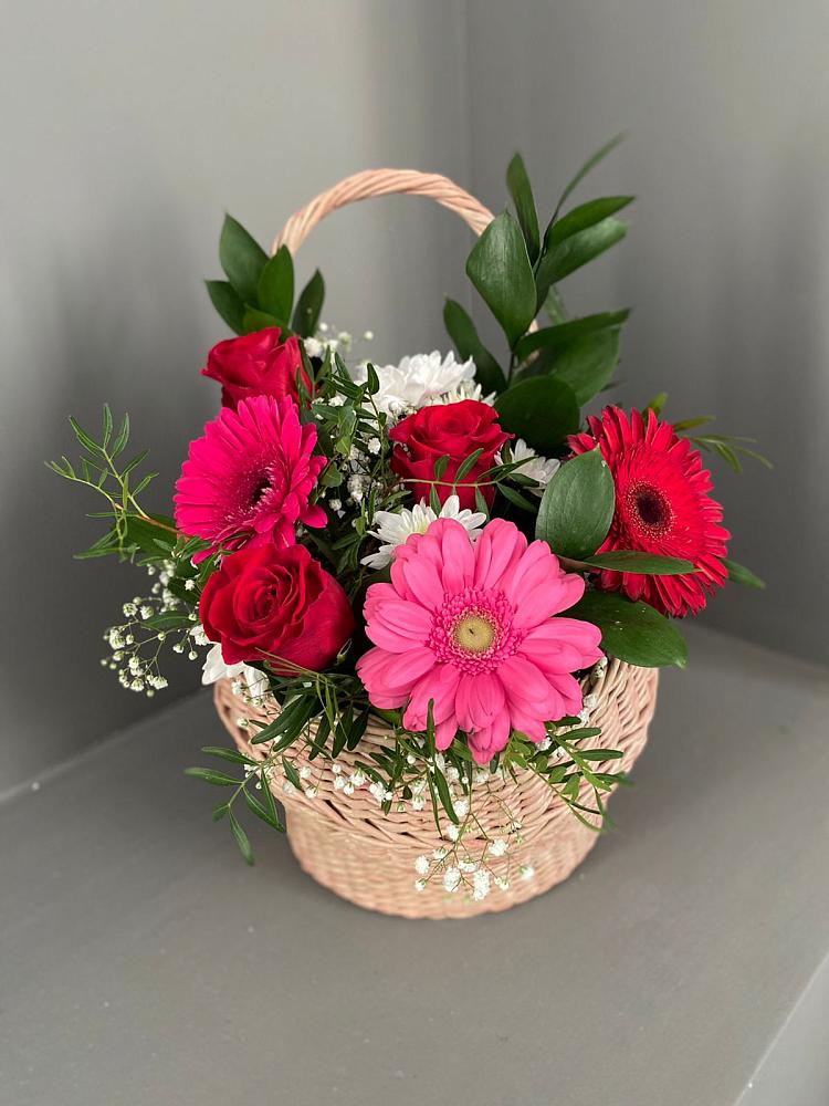 Цветочная композиция из Розы, Хризантемы и Герберы в корзине в Павлова