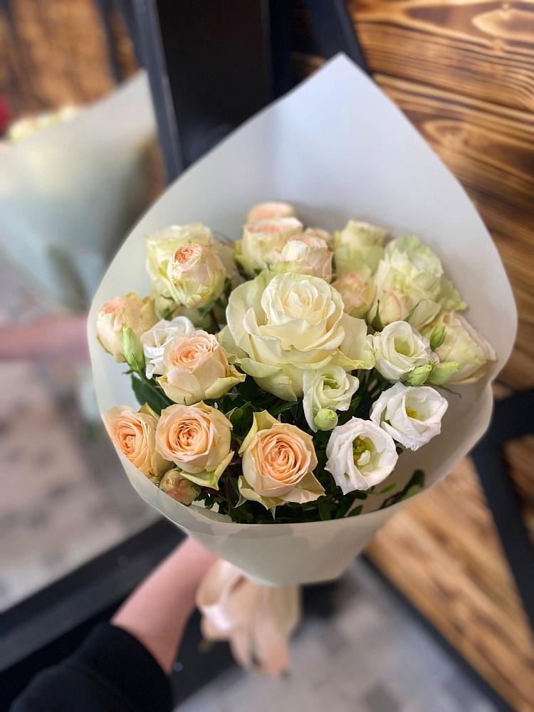 Букет цветов из: Розы и Лизиантусы в Павлова